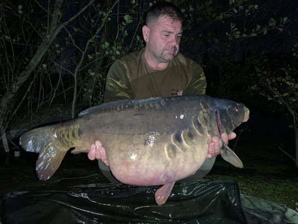 Matt Richardon with the "Puffer Fish" looking the part in his Smart Carp T-Shirt.