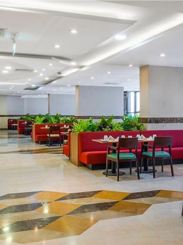 Modern restoran iç mekanı ve kırmızı oturma alanları.