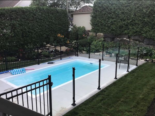 piscine en fibre de verre aménagé trottoir béton standard avec bullnose pierre de couronnement 