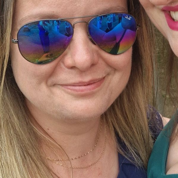 Scenic artist Charne Geyer, multi skilled carpenter and multi medium artist 