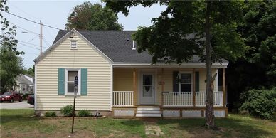 4 Bedroom,  2 bath Cape in Biddeford!