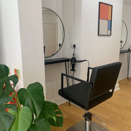 hairdressers specialises in haircutting in Oxford on Cowley Road gender-neutral salon