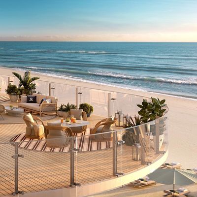 Propiedad de lujo frente al mar en Sunny Isles Beach, Miami, orientada a inversión inmobiliaria inte