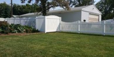 Omaha Fence Company with Avondale Scallop Up Vinyl Fence.