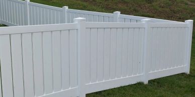 Omaha Fence Contractor with 6' Lakeview Semi-Private Vinyl Fence.