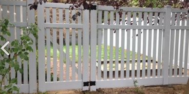 Omaha Fence Builder with Rochester Vinyl Fence.