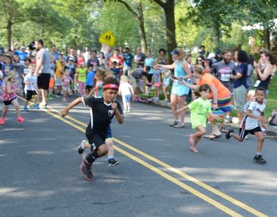 Runners of all ages at the Newstead 5K race to support the Achieve Foundation students in SOMSD.