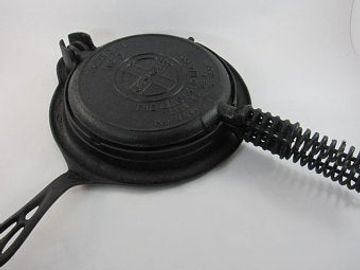 Griswold Waffle Iron #8 with High Base 