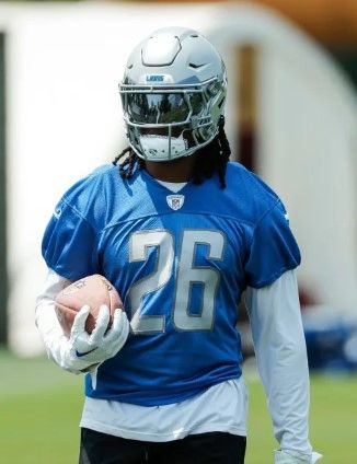 Tennessee wide receiver C.J. Board (80) runs back a kickoff during