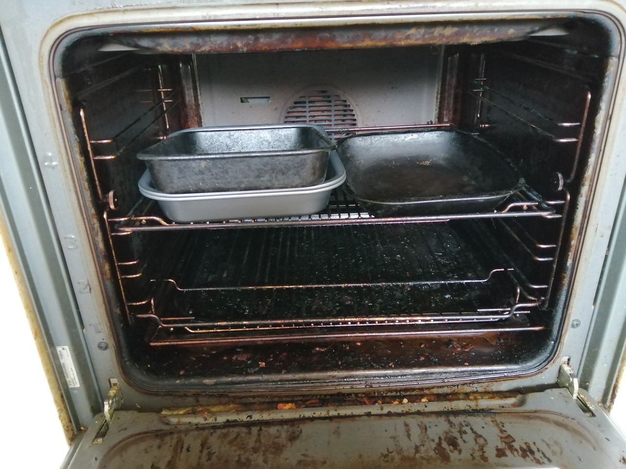 How to Remove Baked on Carbon from Oven: Quick & Easy Solutions