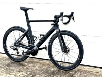 SRAM RED 1x AXS D1 Groupset (500 Miles)

Bikes is a Size Large 
