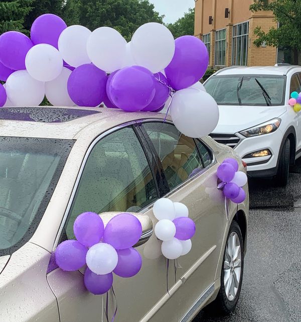 car balloon parade