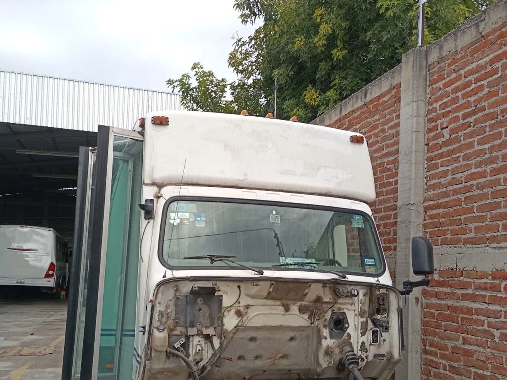 VENTA CARROCERIA AUTOBUS EJECUTIVO PARA 25 PASAJEROS, TAPICERIA IMPECABLE, AIRE ACONDICIONADO, TV Y