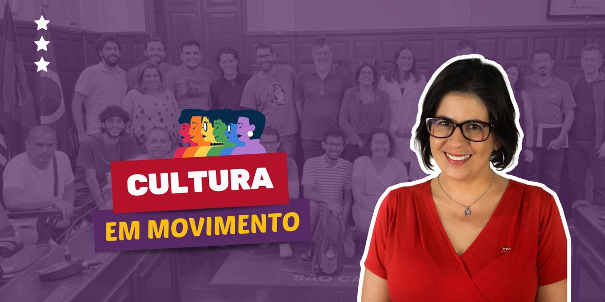A woman in red smiles with 'Cultura em Movimento' graphic and group background.