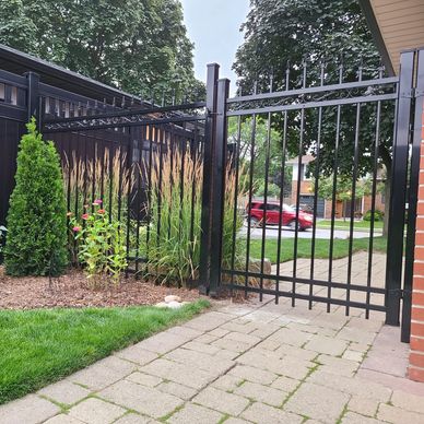 vinyl fence with black aluminum fence gates