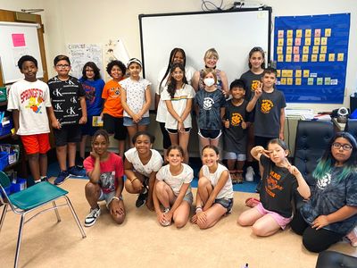 Cathleen Barnhart with a class of students.