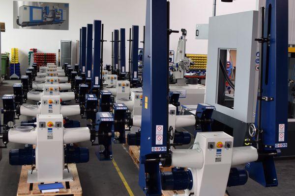 Industrial belt sanders. Belt polishing grinder. Band grinding machines. Surface grinders. 