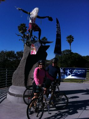 Jay and Barbara at Cardiff Kook statue