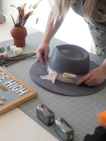 Western hat shaping, cutting and decorating. Accessories to customize your hat the way you want. 