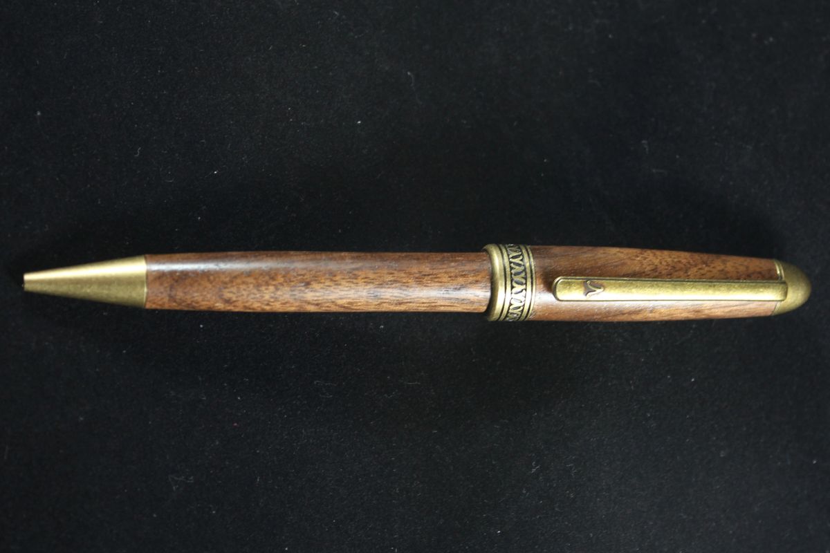 Artisan European pen (Walnut/Antique Brass)