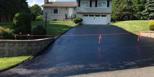 Asphalt sealcoating