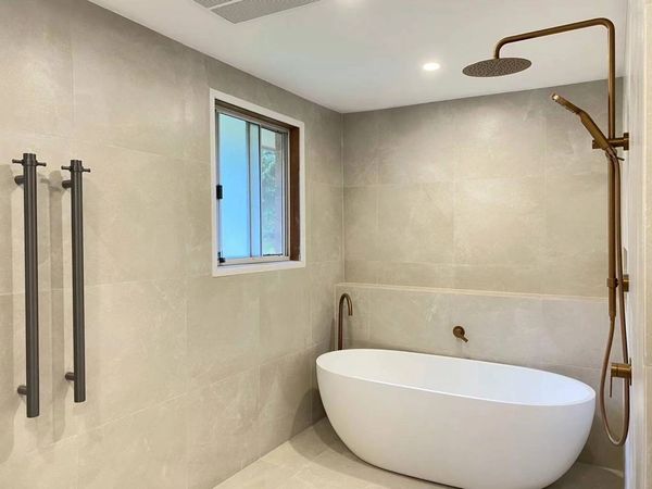 Cassa Design Egg Shape Freestanding Bath-Matte White with Floor-Mounted Bath Spout in Brushed Copper,