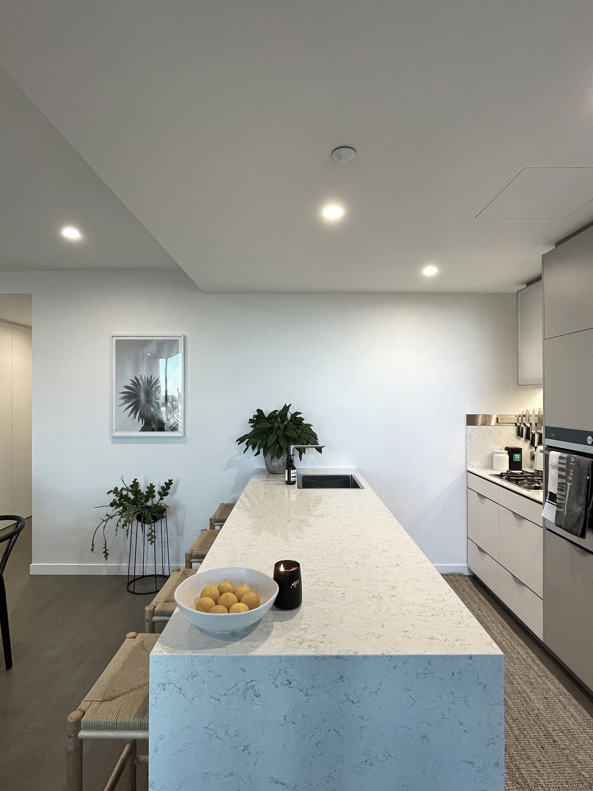 Marble kitchen bench styling
Monochrome styling
Kitchen decor
Apartment Decor
Modern Apartment Style