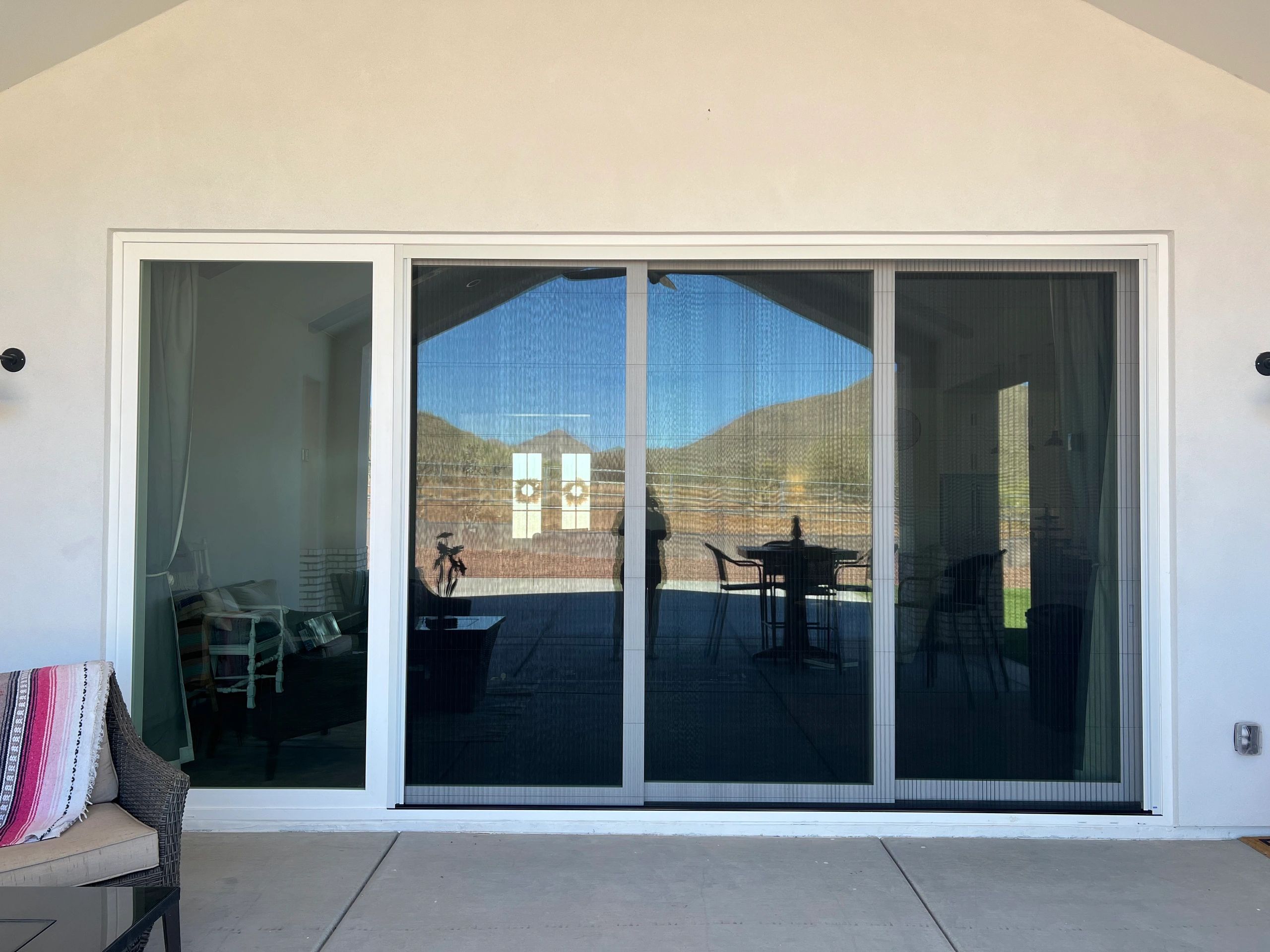 ZigZag Retractable Screen