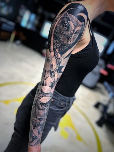 Black and Grey wildlife tattoo by Todo
