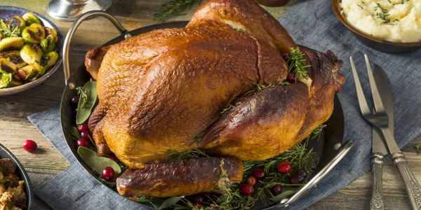 https://img1.wsimg.com/isteam/ip/80930bfc-6d68-496a-a6a2-786176d81a86/Smoked-Thanksgiving-Turkey-Recipe-1200x800.jpeg/:/rs=w:600,h:300,cg:true,m/cr=w:600,h:300