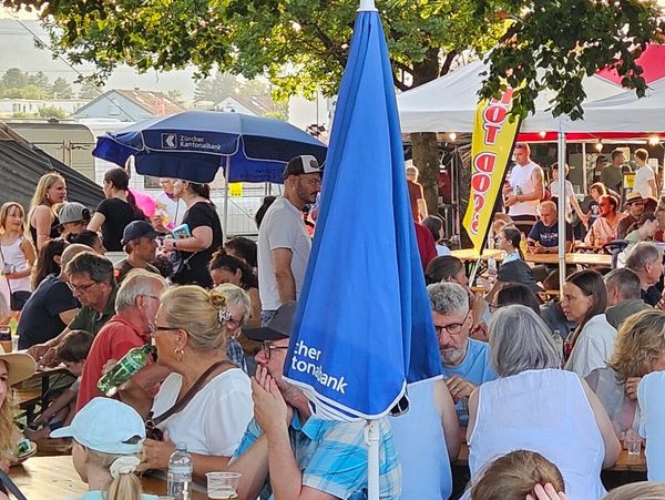 Professionelle Veranstaltungssicherheit für jeden Anlass. Dorffest Schwerzenbach - HSG Security GmbH