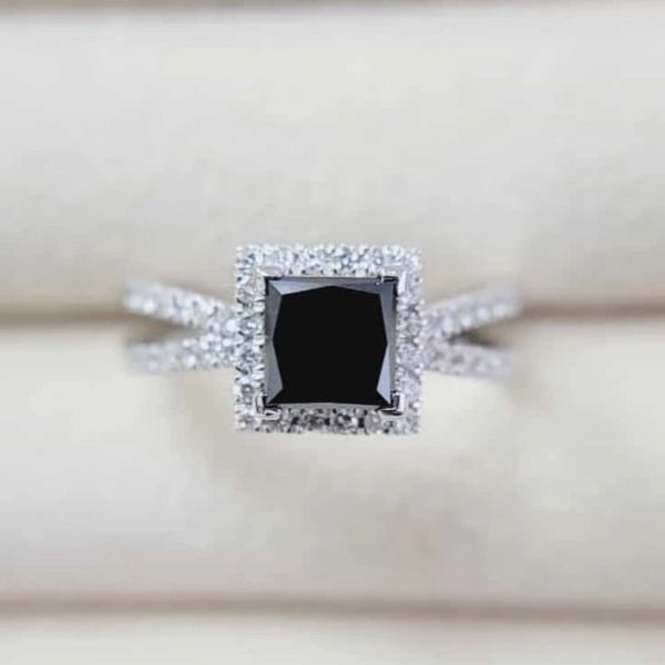 BLACK TREATED NATURAL DIAMOND SOLITAIRE