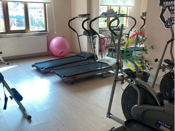 lotus kız yurdu spor salonu

