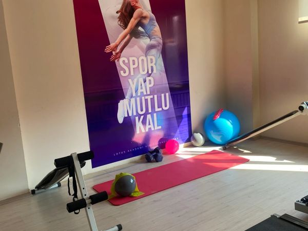lotus kız yurdu spor salonu