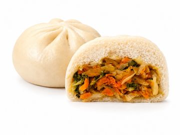 Panecillo al vapor con relleno de vegetales.