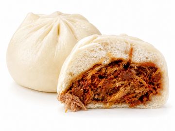 Panecillo al vapor relleno de carne deshebrada.