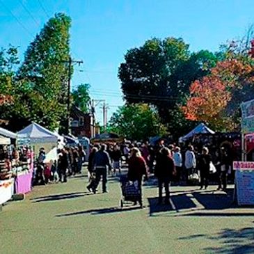 Vendors line the streets during one of Kimmswick's festivals