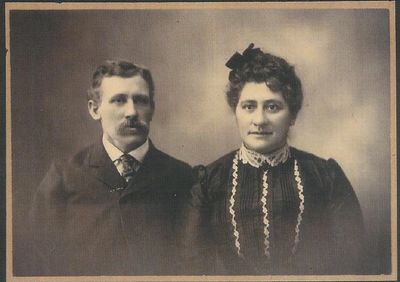 Fannie Gold McFarland newlywed photo with her husband Finis McFarland (1855-1940), about 1878