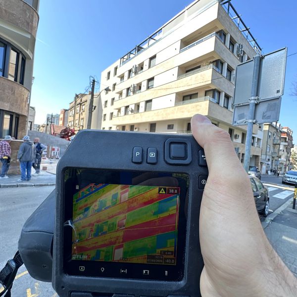 Termovizijsko snimanje fasade objekta radi detekcije toplotnih gubitaka i vlage