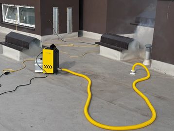 Ispitivanje hidroizolacije ravnog krova dimom pomoću TROTEC FS200 generatora