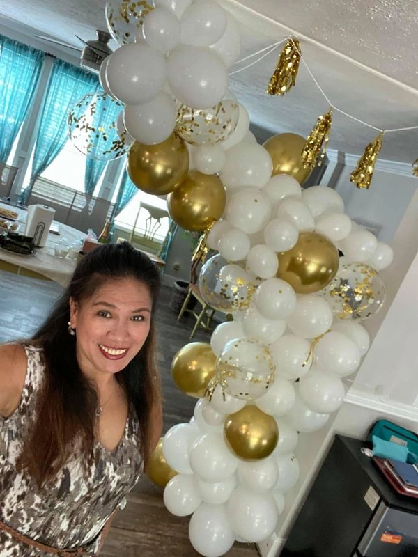 Meet ur Balloon Artist. Enthusiastic, creative and energetically fun. 