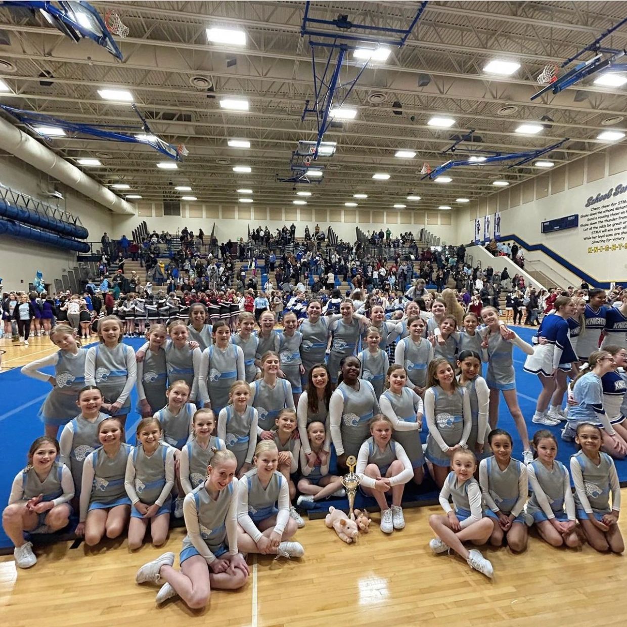 All athletes K-8th grade for the 2024-25 school year are welcome to the Spring Cheer clinic. 