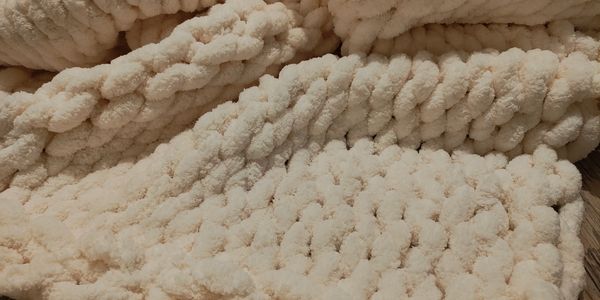 Cozy Chenille Chunky Knit Throw Blanket