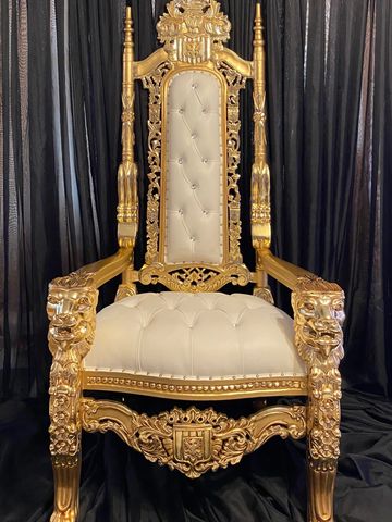 Beautiful gold chair, perfect for your wedding, baby shower, graduation and birthday party.