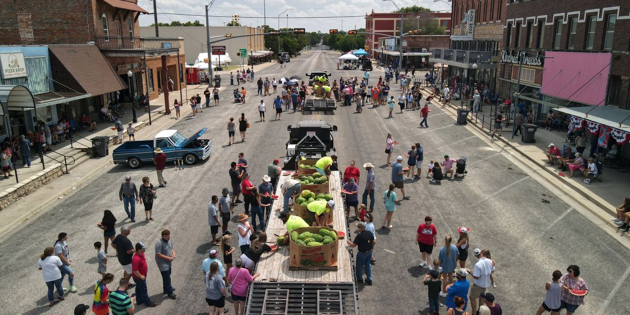 De Leon Peach & Melon Festival & Tractor Pull Home