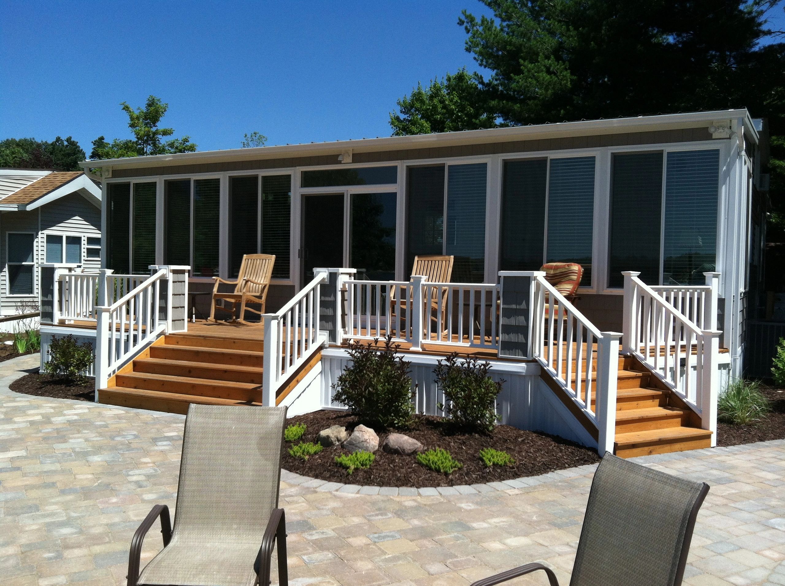 //img1.wsimg.com/isteam/ip/818c46ce-36a6-455e-949b-a9ef13667e37/Deck%20%26%20railings.JPG/:/rs=w:1300,h:800