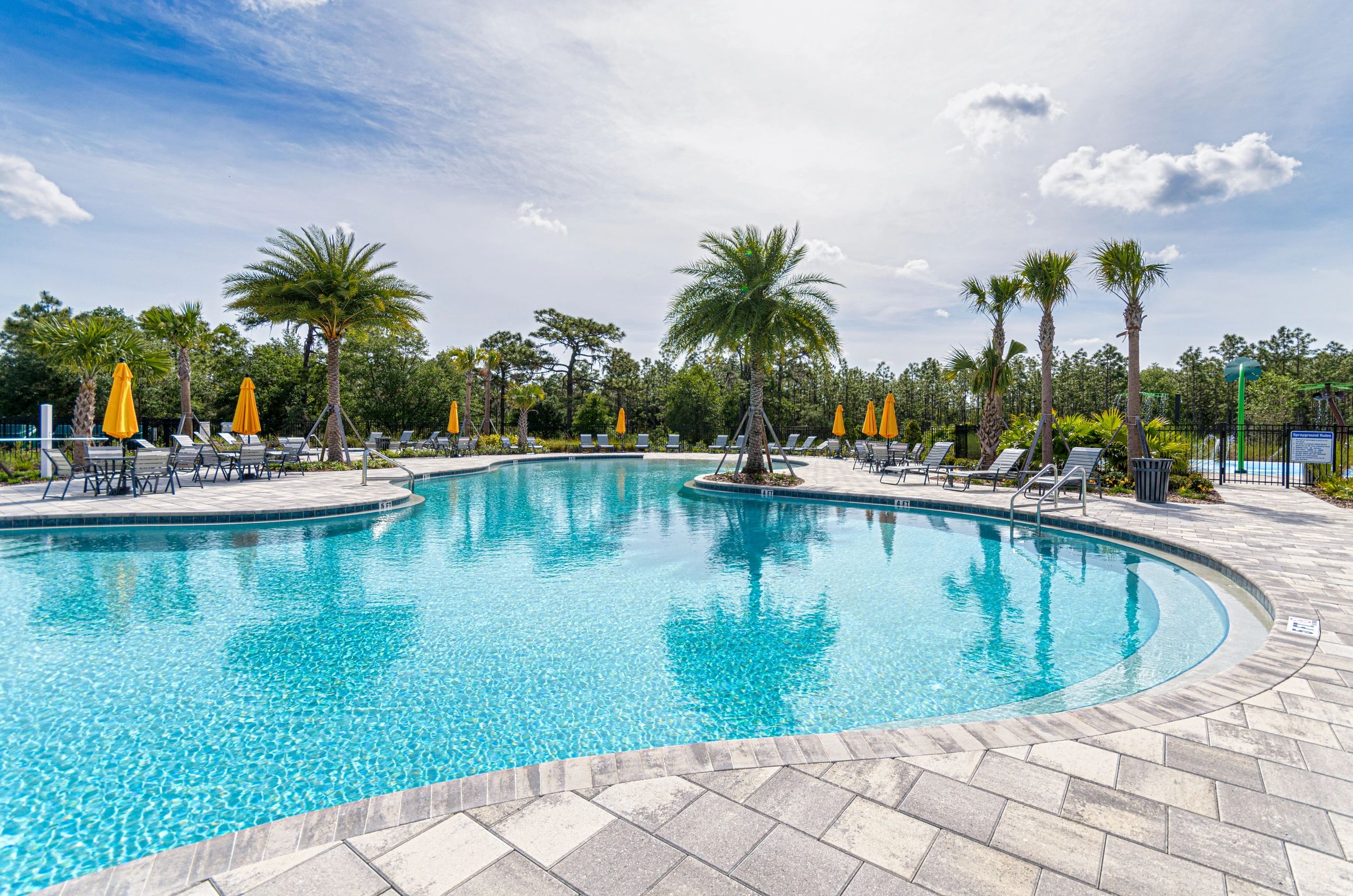 WesleyChapel_AvalonParkWesleyChapel_MainAmenityCenter_Pool_yvettefuertesrealtor