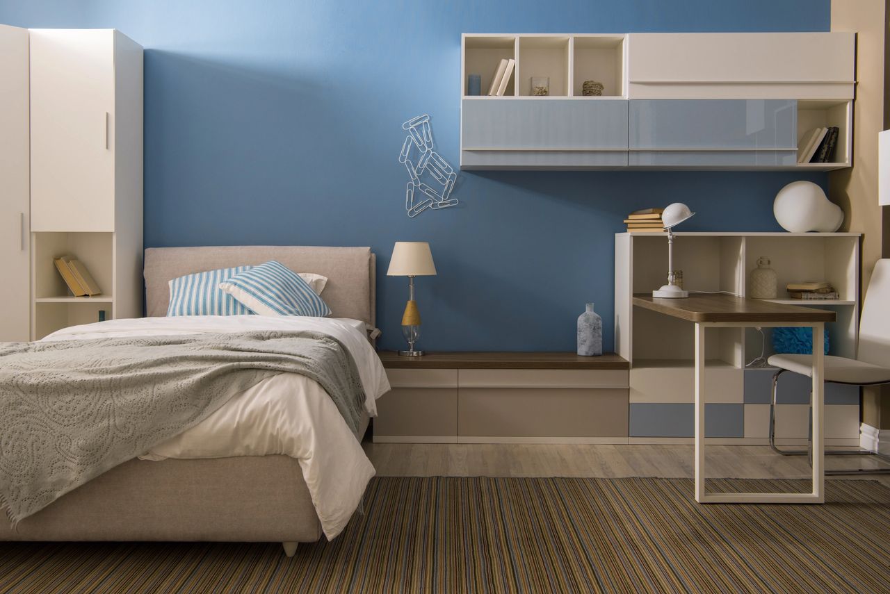 How to Start Organizing a Messy Bedroom, image size:1280x855