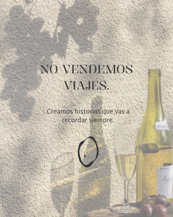 Mensaje inspirador sobre crear recuerdos, con vino y sombra de plantas.