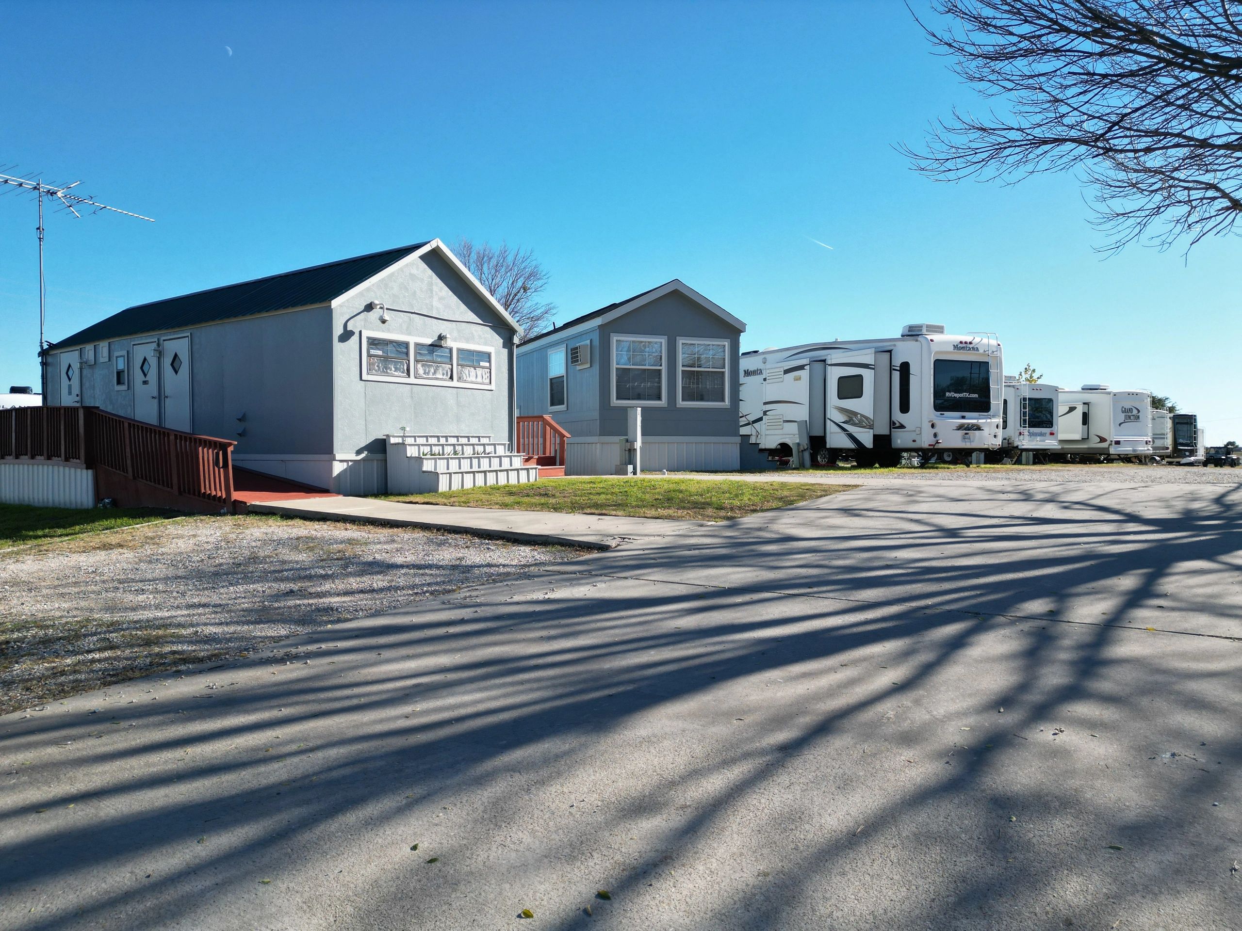 Lone Oak RV Park and Storage photo 4